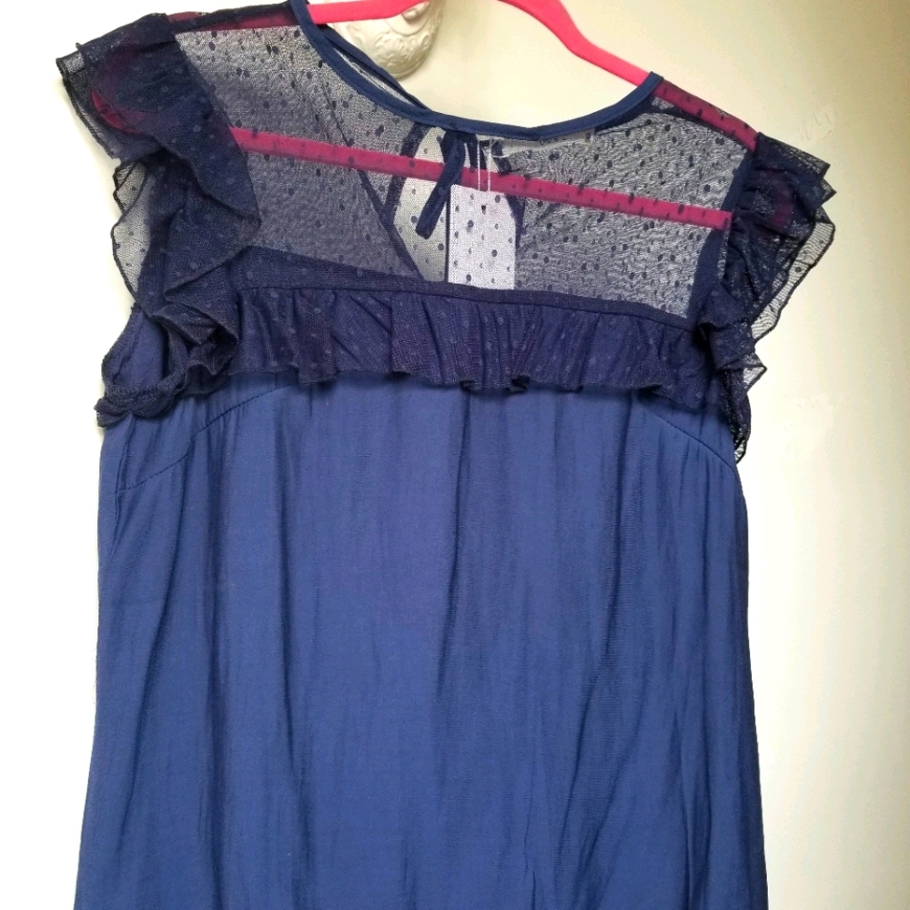 Luna Summer Cropped Top. Size Medium.  New